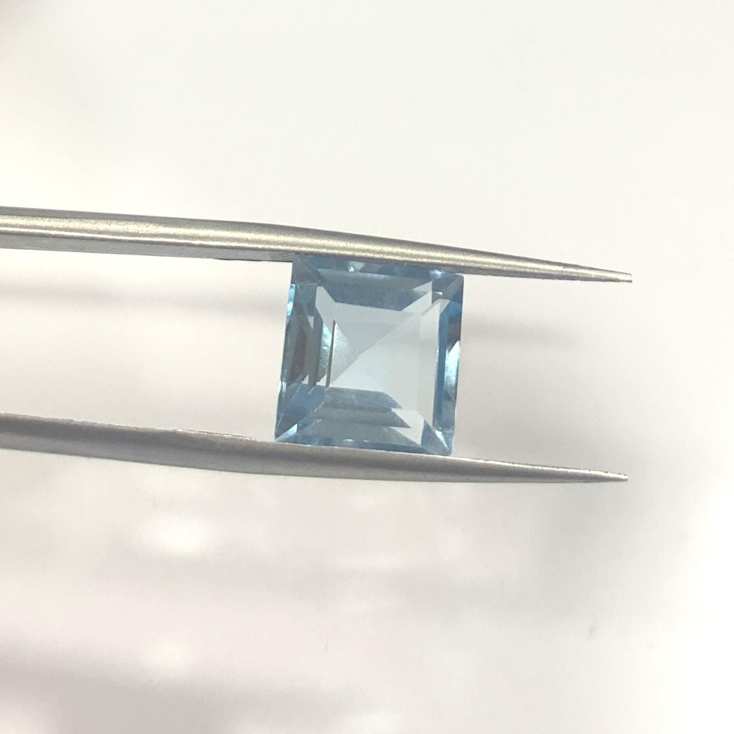 Lote de 2 piezas de Topacio Cielo Facetado Cuadrado de 10 mm. (2 uds.).