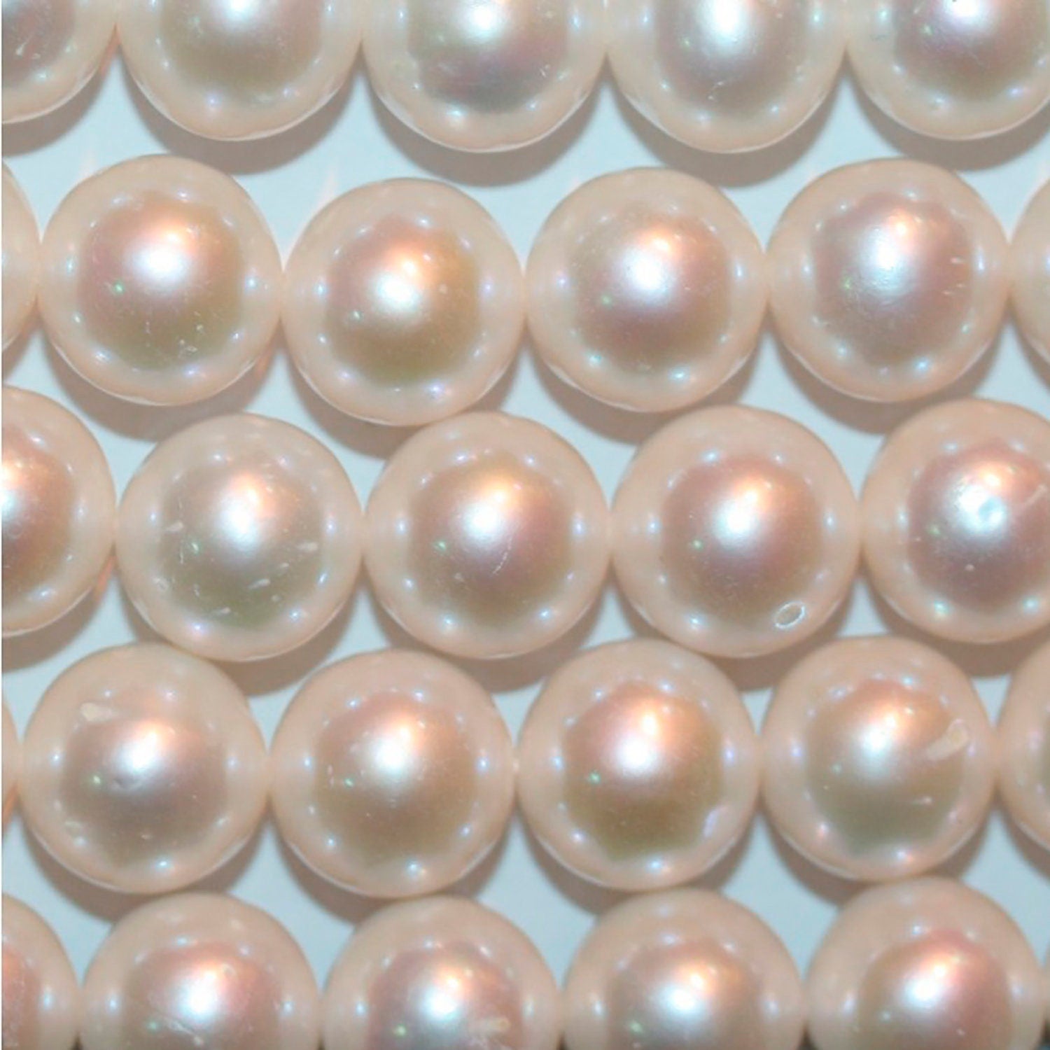 Perles rondes d'eau douce de 15 pouces (38 cm), diamètre 10,5-11,5 mm, longueur 39 cm. Perles naturelles à prix de gros.