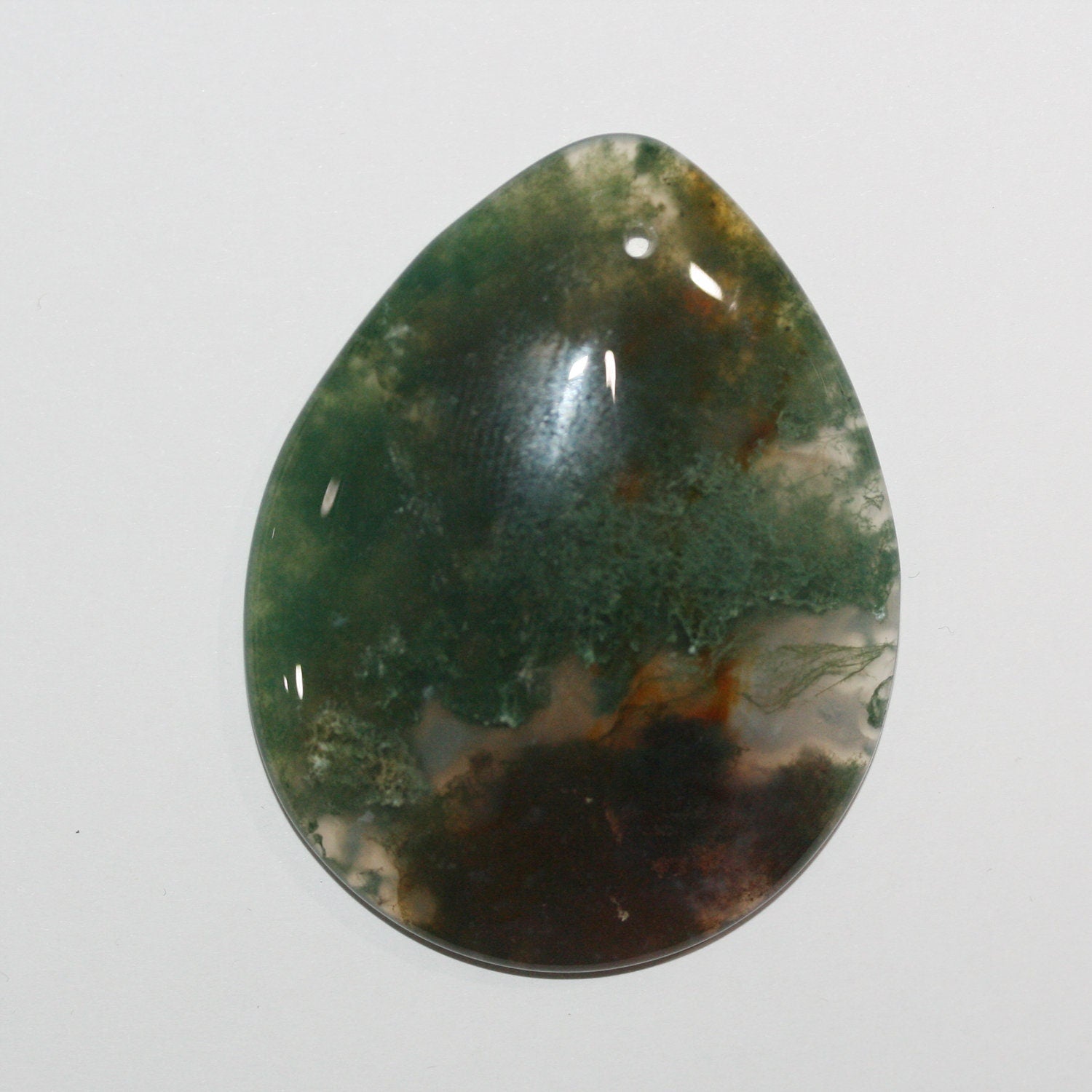 Pendentif goutte lisse en agate mousse, 53 x 41 mm environ (1 pièce).