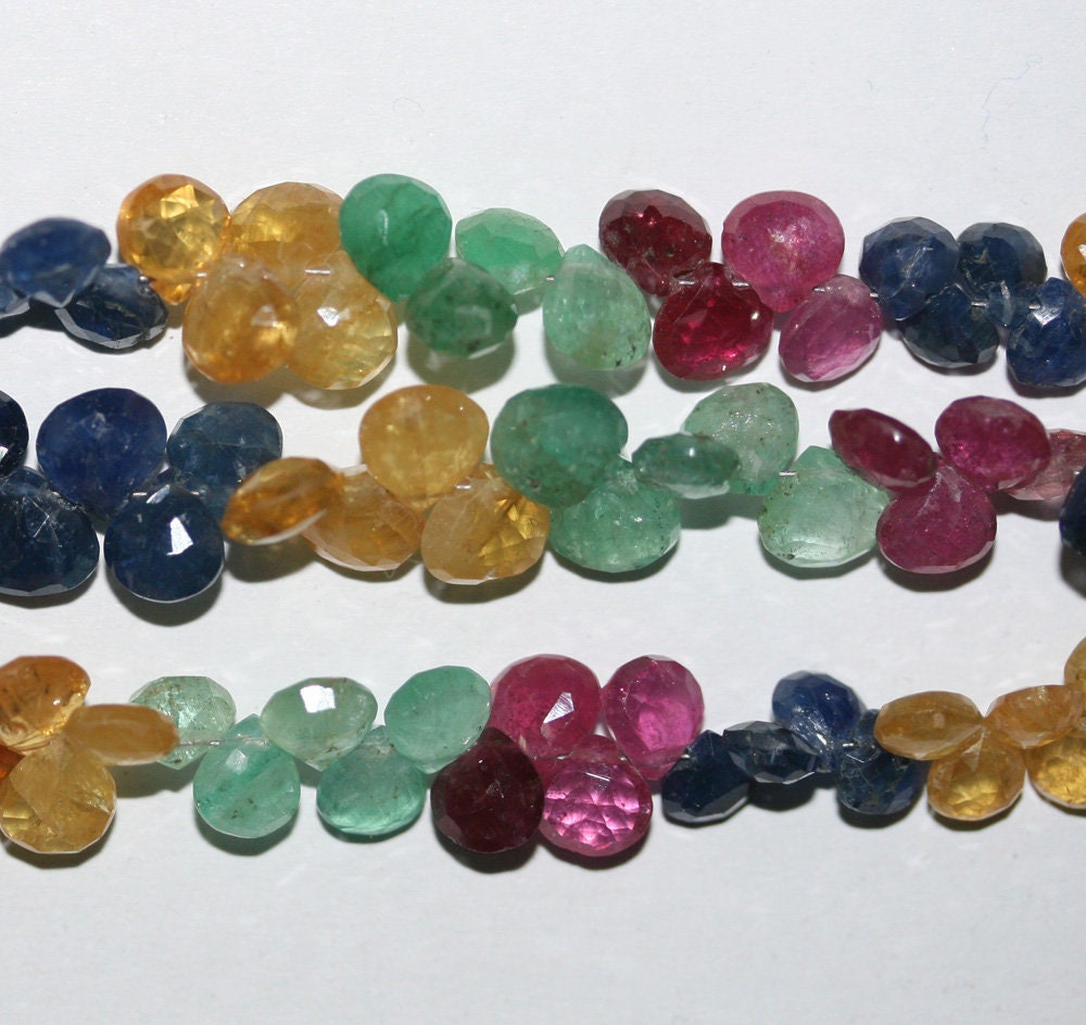 Perles en forme de goutte facettées rubis-saphir-émeraude 8" (6 x 4 mm) - Fil de 20 cm