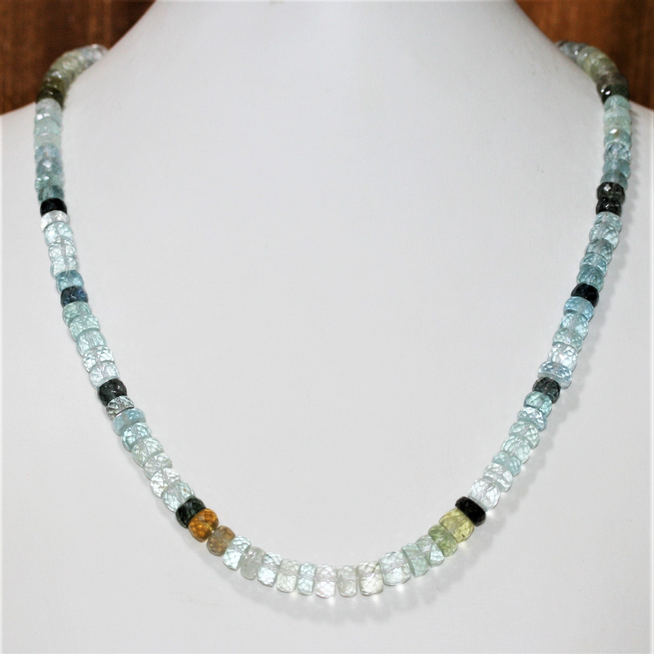 Collar de Rondelle Facetado de Aguamarina 7x4mm.