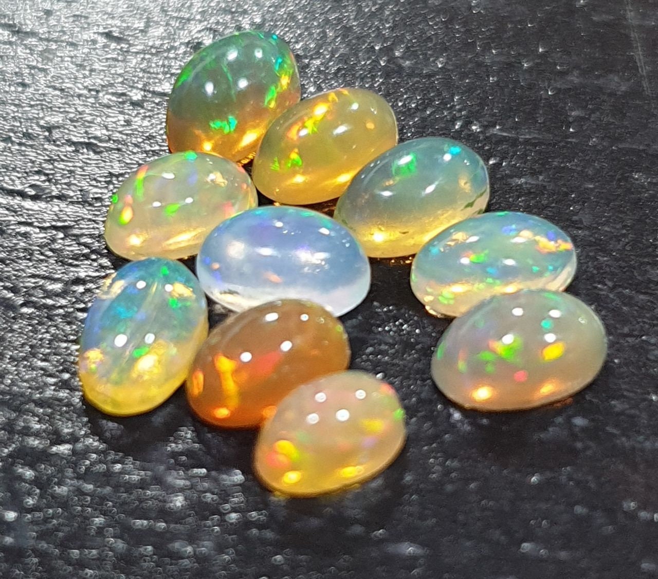 Lote de 10 cabujones ovalados de ópalo Wello natural de 5 x 3 mm (AAA) - Venta al por mayor - Lotes de piedras preciosas - Gema sin tratar