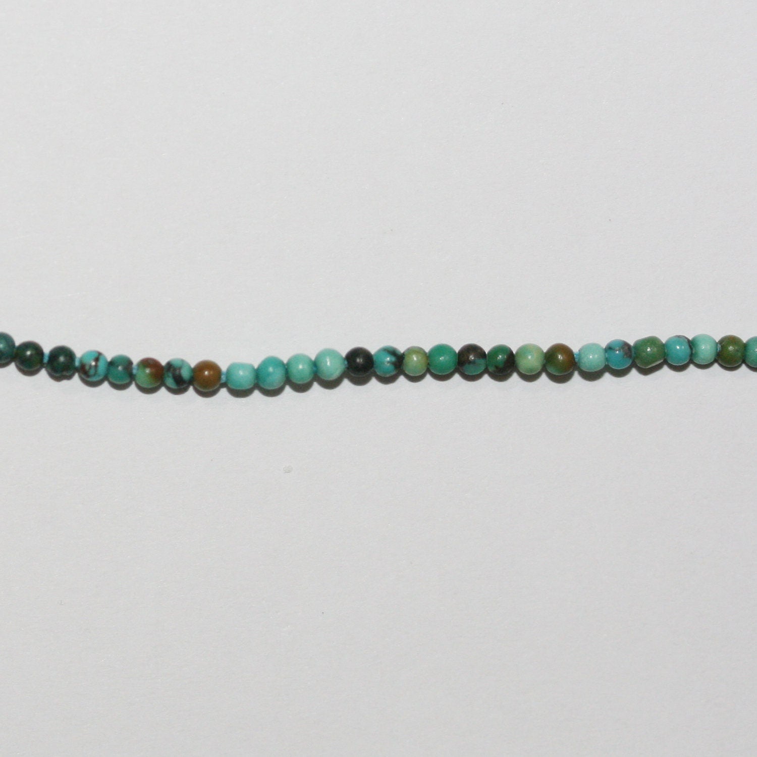 Perles rondes lisses en turquoise St de 15 pouces, 1,5-1,7 mm. - Fil de 39 cm.