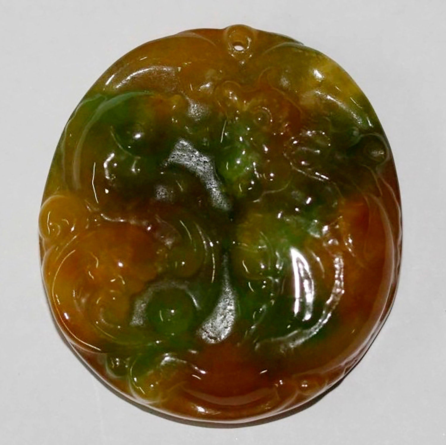 Pendentif en jade multicolore 52x47mm