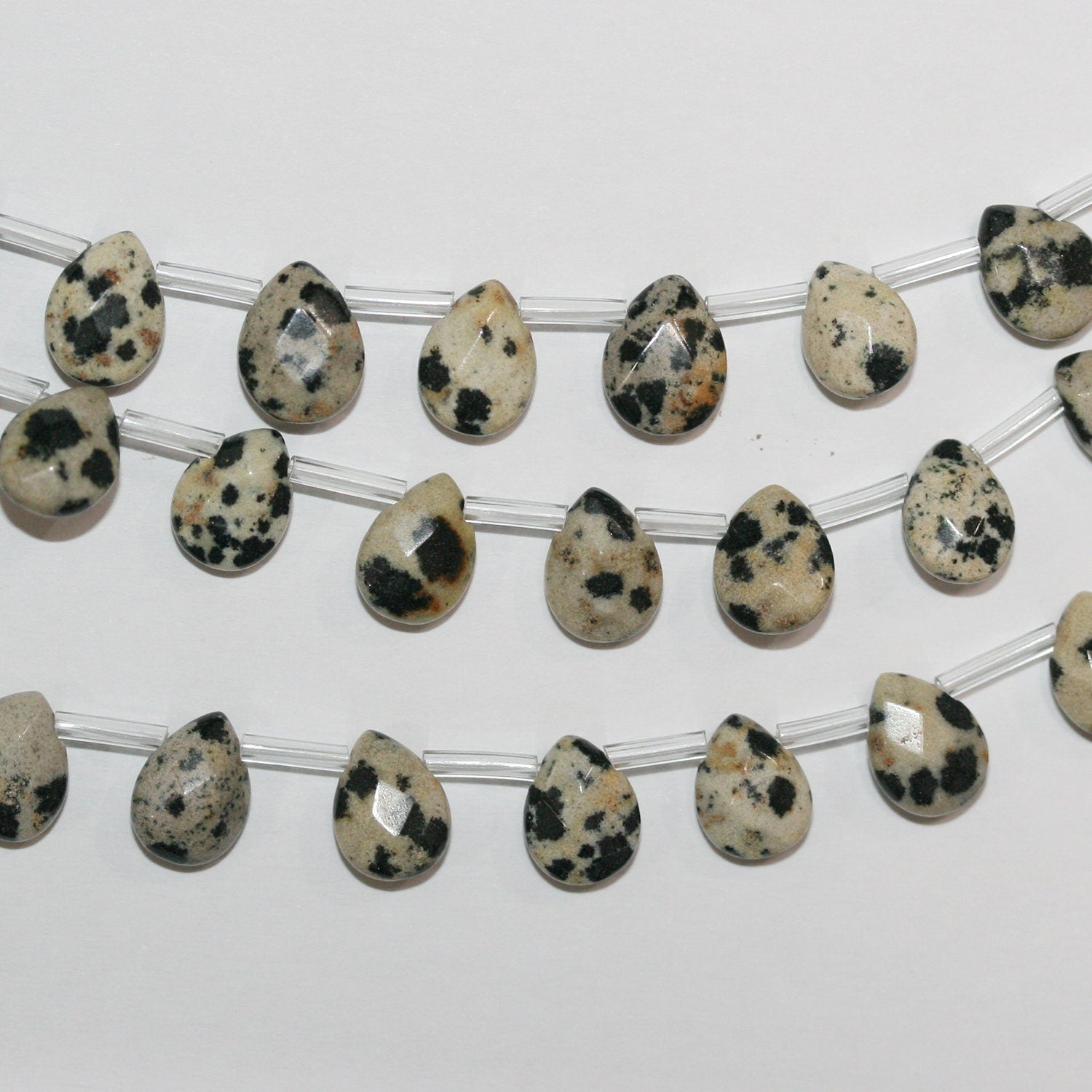 Cuentas de jaspe de Santa Dálmata facetadas de 17", 9 x 7 mm, hilo de 42 cm.