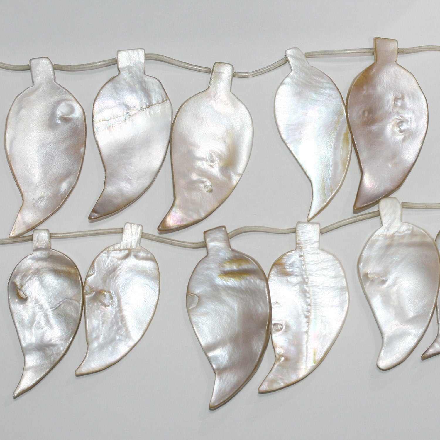 Cuentas de hoja lisas de MOP de 16" (55 x 26 mm, aprox. - Hilo de 40 mm)