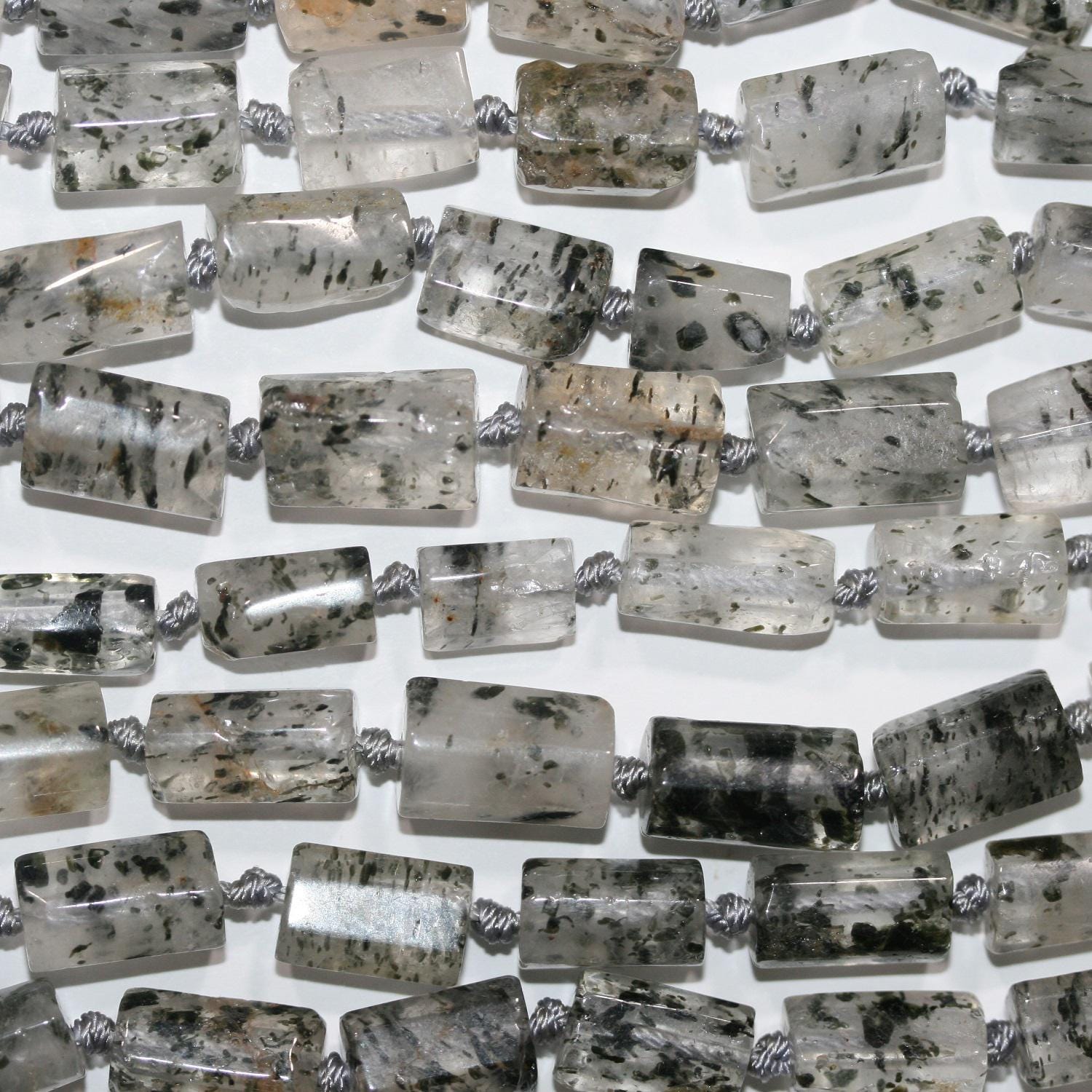 Perles cylindriques lisses en quartz St Dragon, 14 x 8 mm, 38 cm de longueur (réf. 14748).