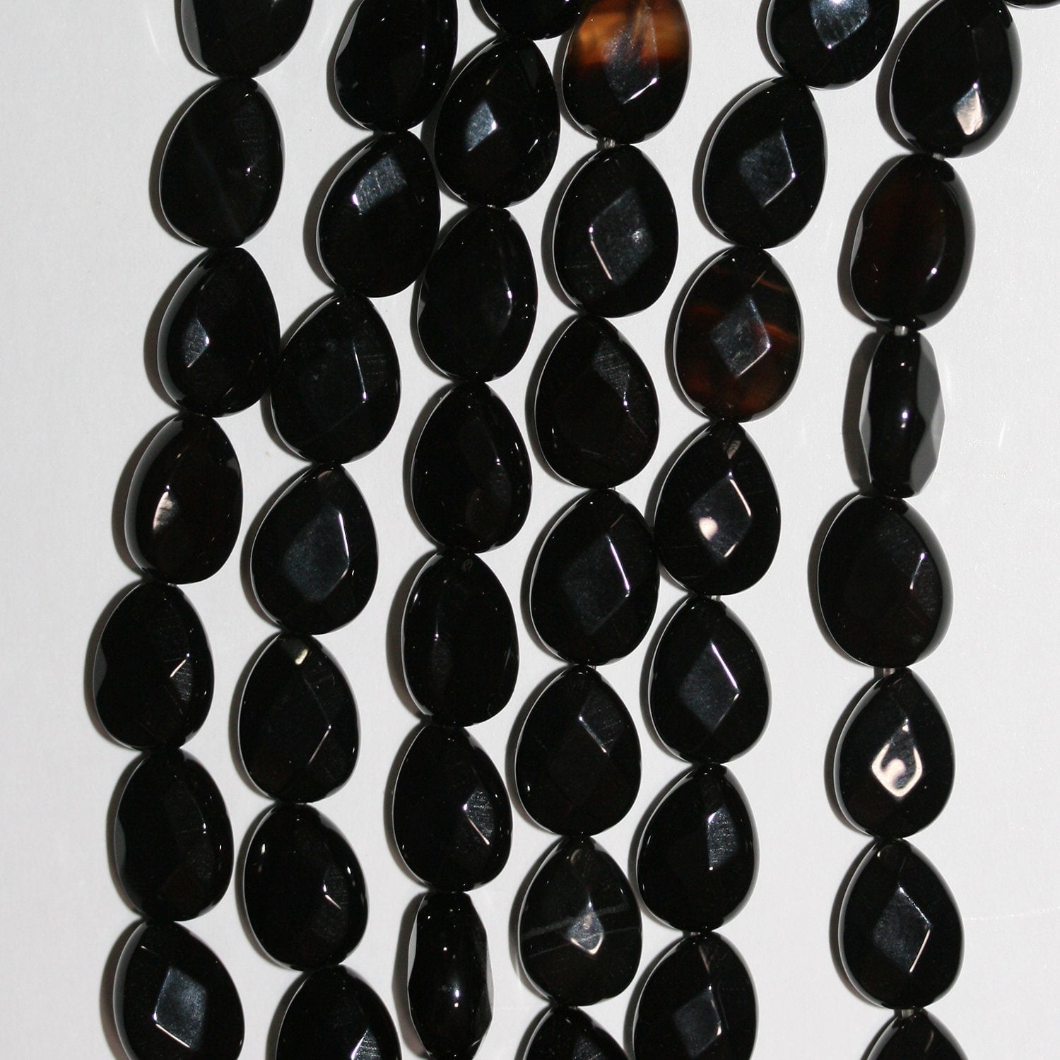 Cuentas de ónix facetadas de 11 x 8 mm (7") - Hilo de 19 cm