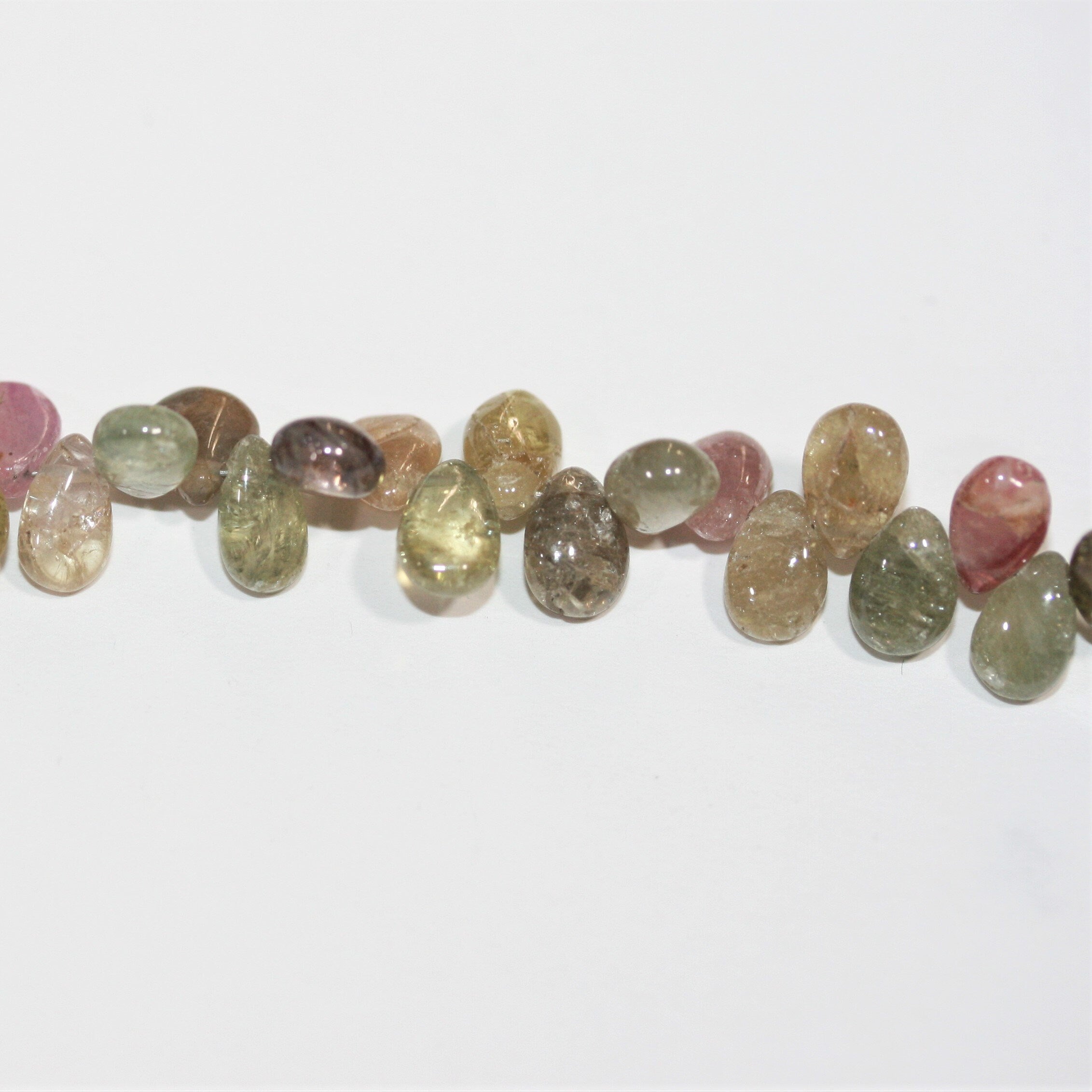 Perles en saphir St Umba lisses en forme de goutte, 6 x 4 mm, 8 pouces (environ). Longueur du fil : 20 cm.