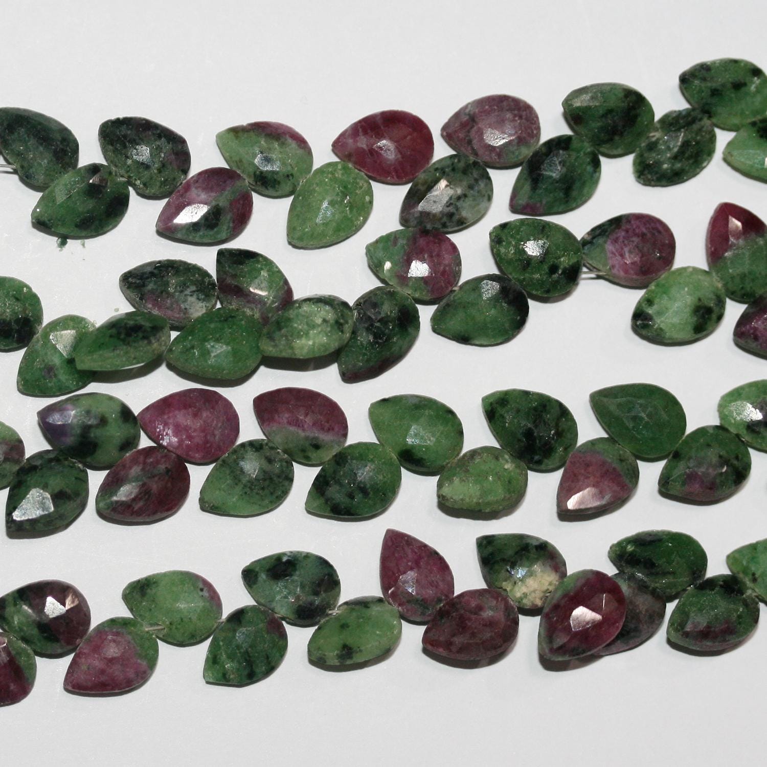 Perles en zoïsite rubis facettées de 20 cm (8 pouces), 10 x 6 mm - Fil de 20 cm