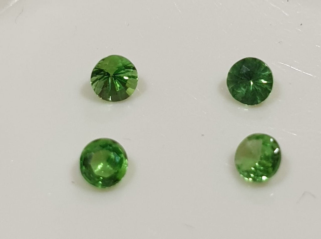 Lote de 4 granates tsavorita facetados redondos de 2,2 mm. - Paquetes de piedras preciosas - Piedras sueltas al por mayor