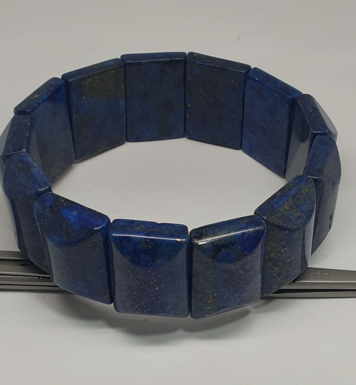 Bracelet extensible en lapis-lazuli (grosses perles à facettes 22 x 15 mm) - Fournisseur de bijoux à perles doublement percées - Pouvoir de guérison