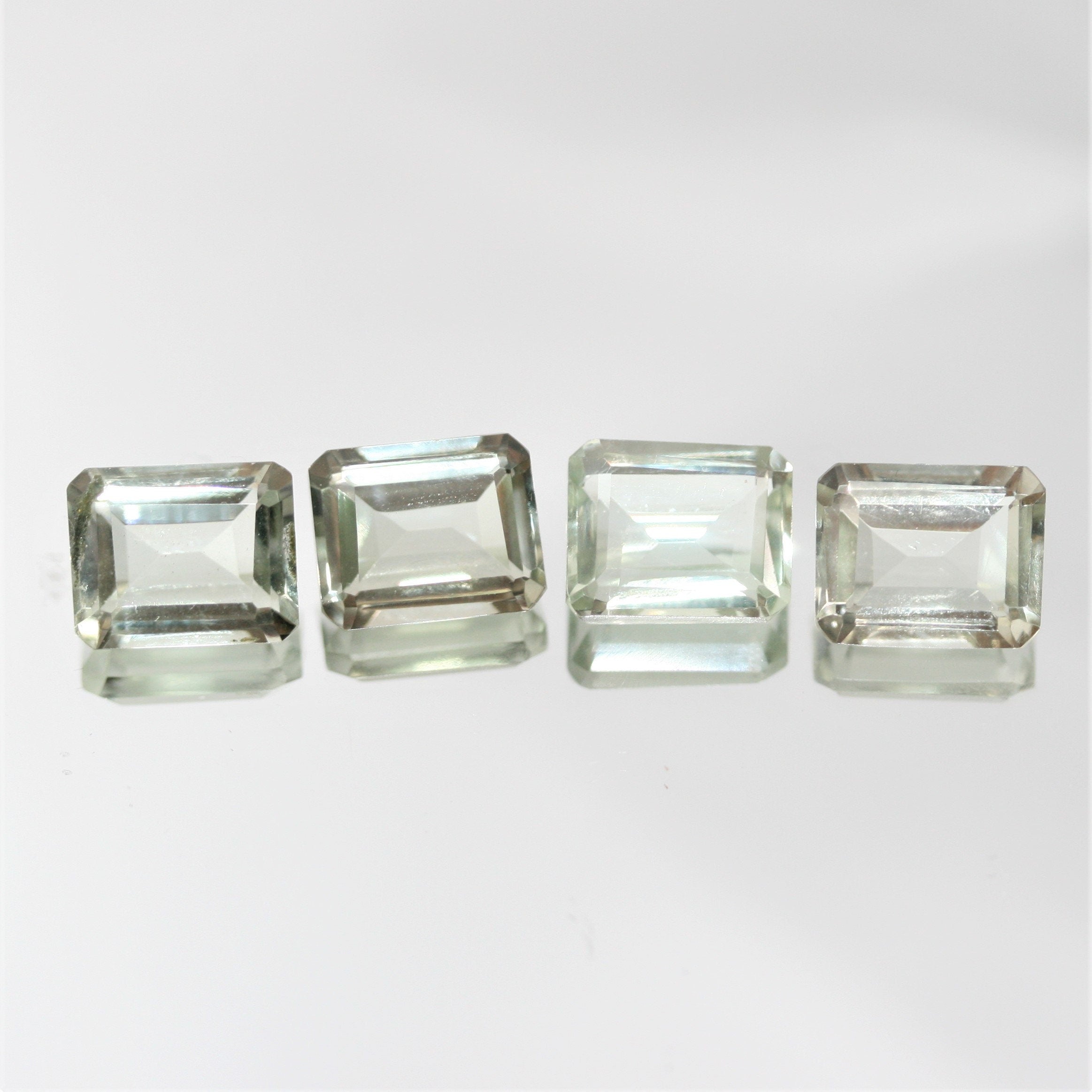 Lot de 4 pièces de prasiolite à facettes rectangulaires 10x8mm.
