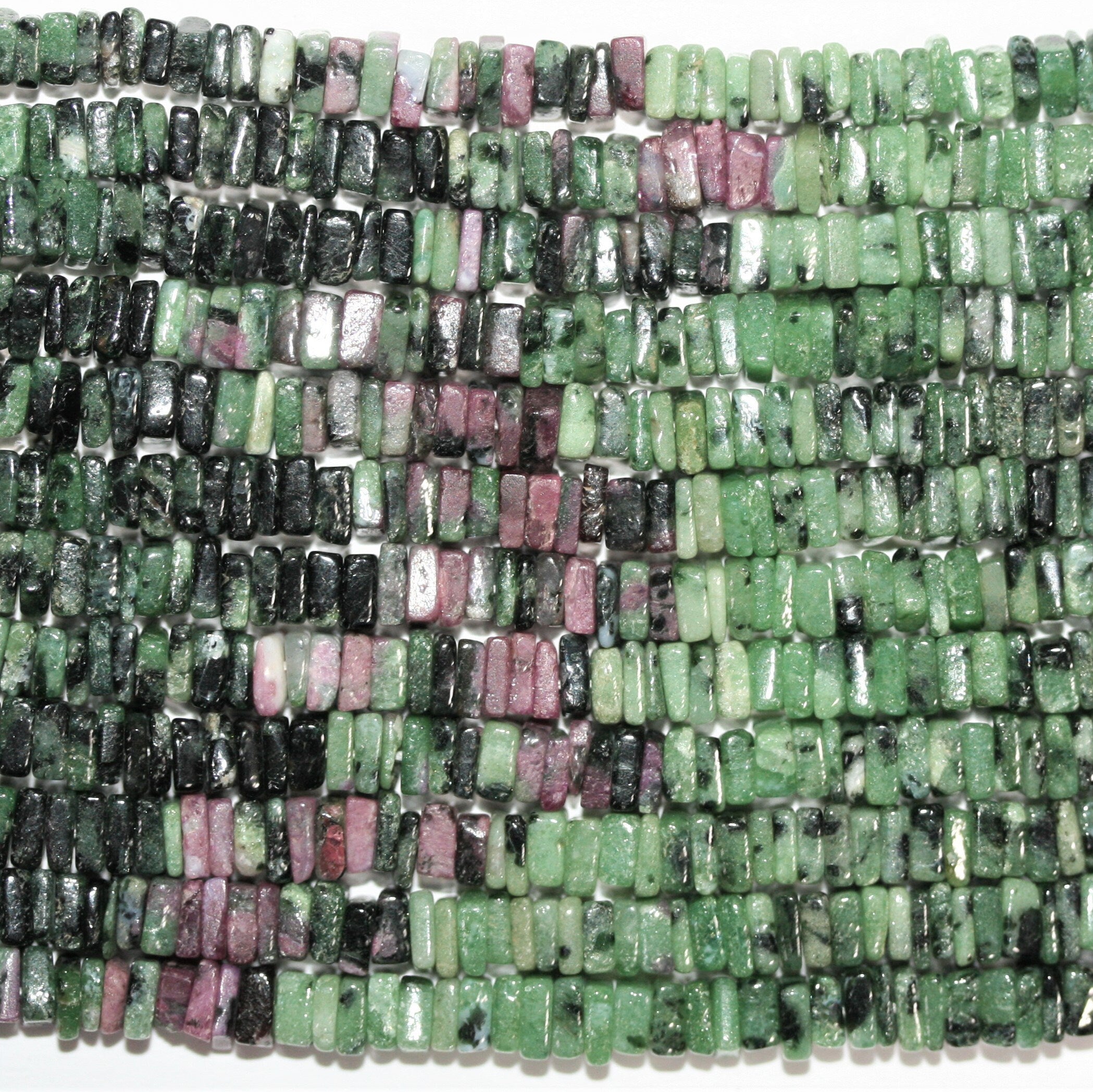 Cuentas cuadradas planas lisas de zoisita rubí St. de 16" de 4 x 2 mm - Hilo de 42 cm.