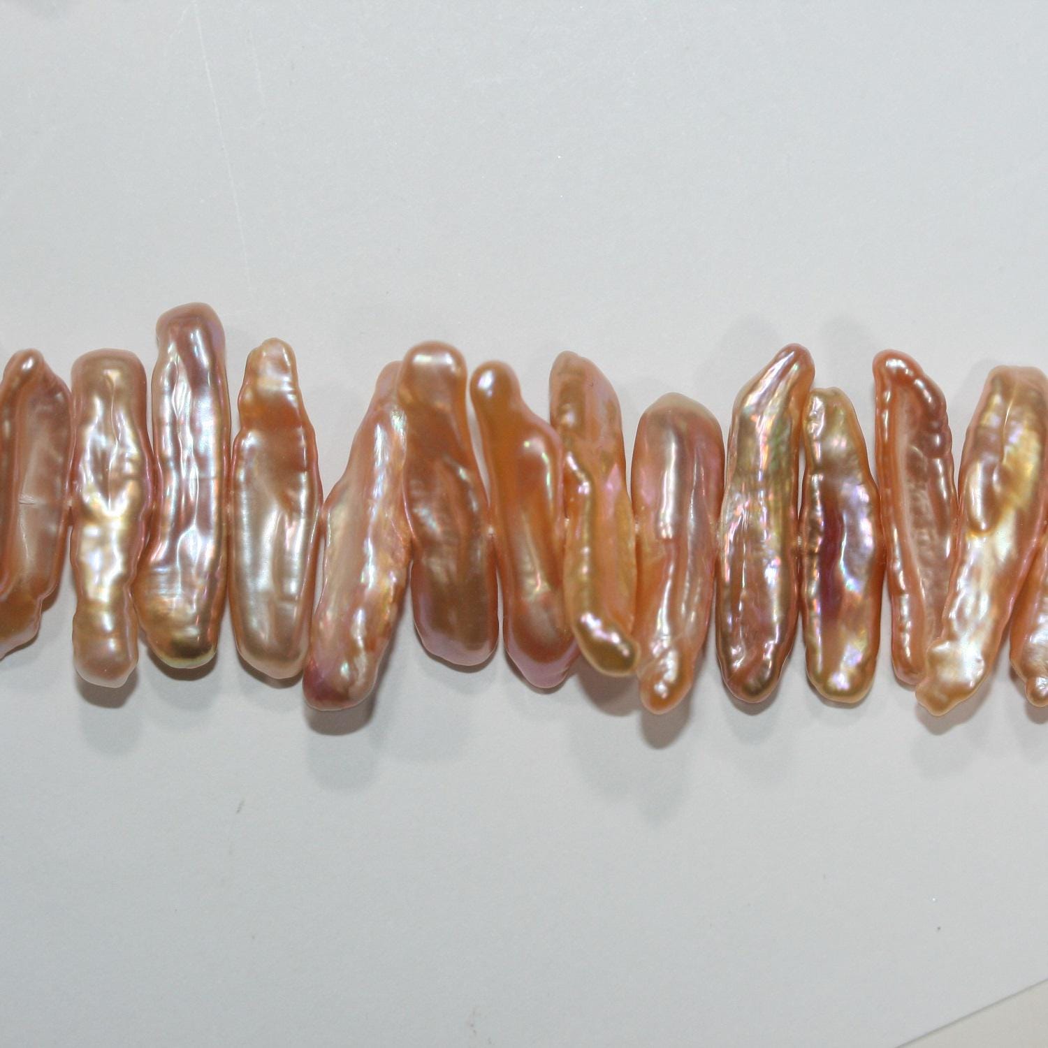 Perles de saumon Biwas d'eau douce St 16" (environ 40 cm), 24 x 6 mm, longueur 40 cm. Perles naturelles à prix de gros.