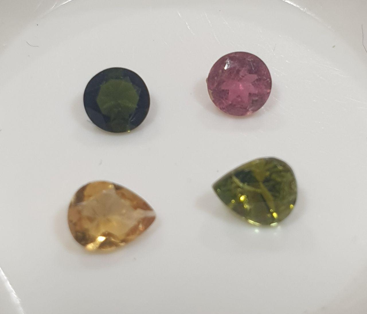 Lote de Turmalinas Multifacéticas de 4 mm y 5 x 4 mm (4 piezas). - Paquetes de Gemas - Piedras Sueltas - Precio al por Mayor