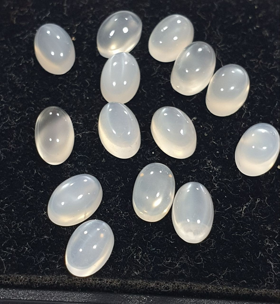 14 Pcs Lot White Moonstone Oval Cabochon 6x4mm. (14 pcs.)