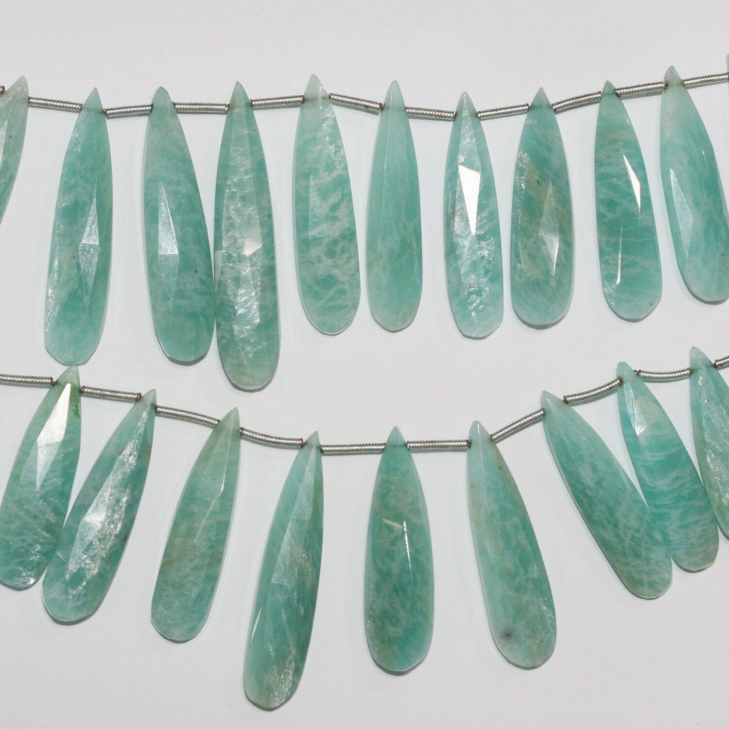 Cuentas de Amazonita Santa facetadas graduadas de 8", 25 x 8-38 x 8 mm, aprox., hilo de 20 cm.