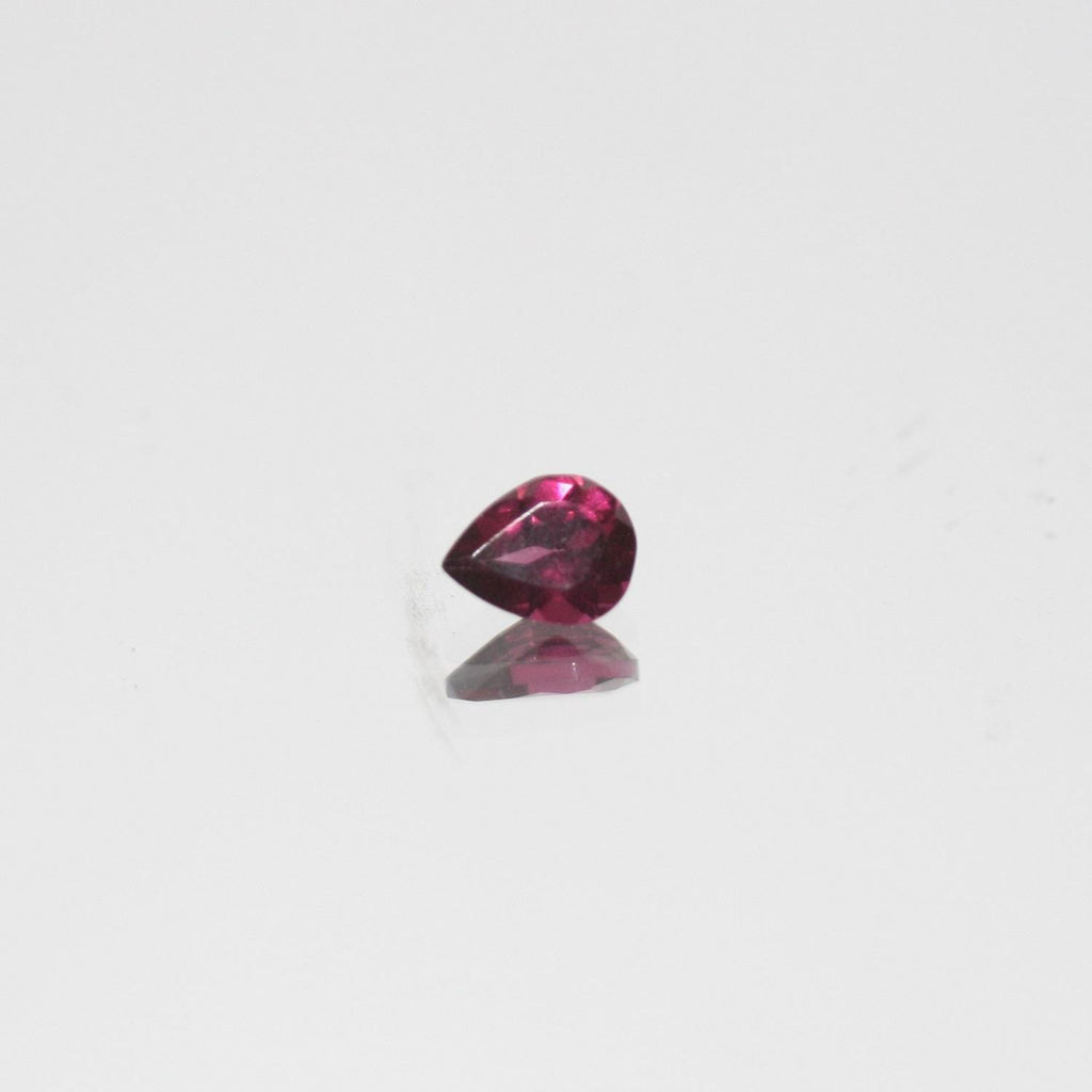Lot de grenats rhodolites facettés en forme de goutte 5x4mm .- (5CT)