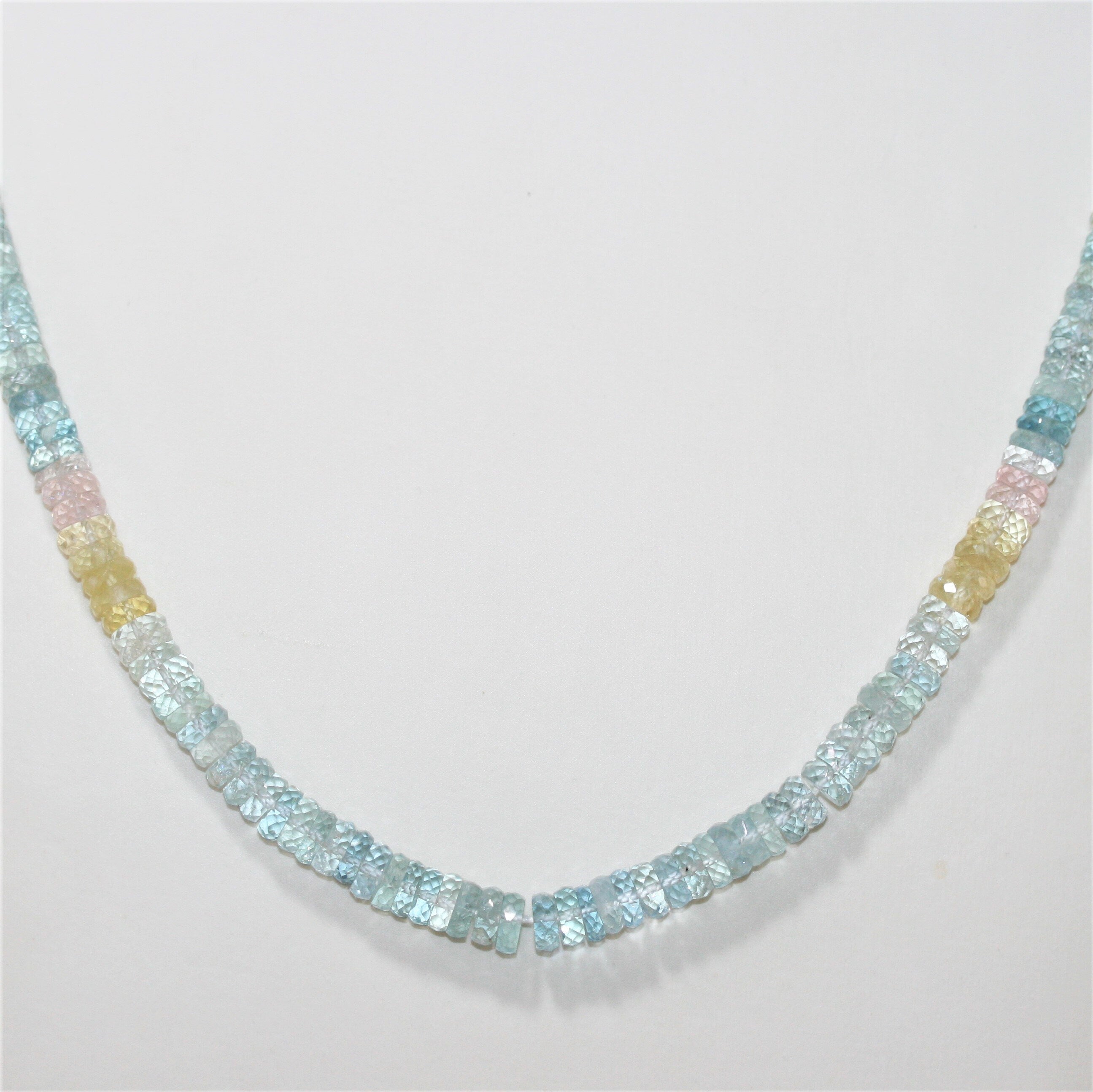 Collar de Rondelle facetado de berilo múltiple de 6 x 2 mm.