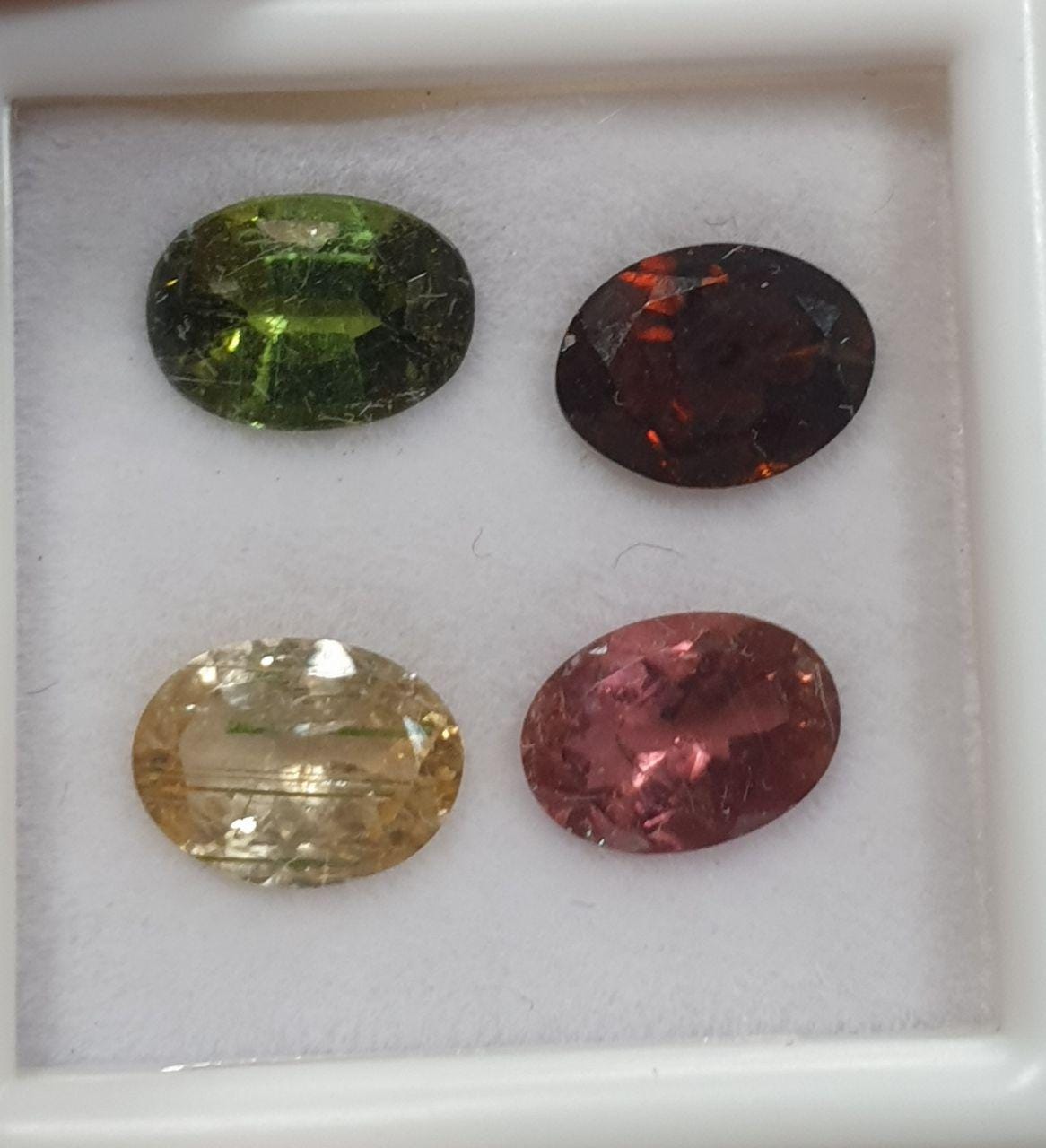 Lot de tourmalines multicolores ovales à facettes 8x6 mm (4 pièces) - Pierres précieuses en vrac - Prix de gros - Gemmes naturelles