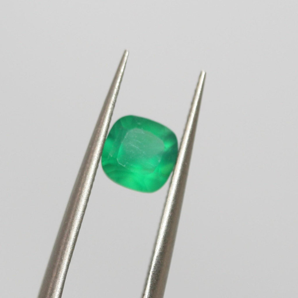 Lot de 15 pierres d'onix vert facettées carrées de 6 mm. - Pierres précieuses de qualité supérieure, vente en gros.