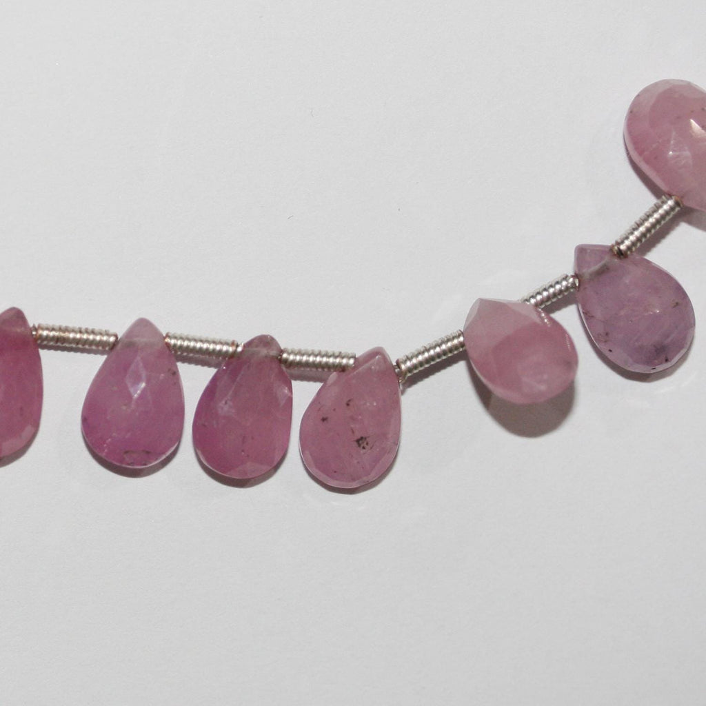 Perles en saphir rose facettées en forme de goutte, 8 pouces (environ 21 cm), 9 x 6 mm. Longueur du fil : environ 21 cm.