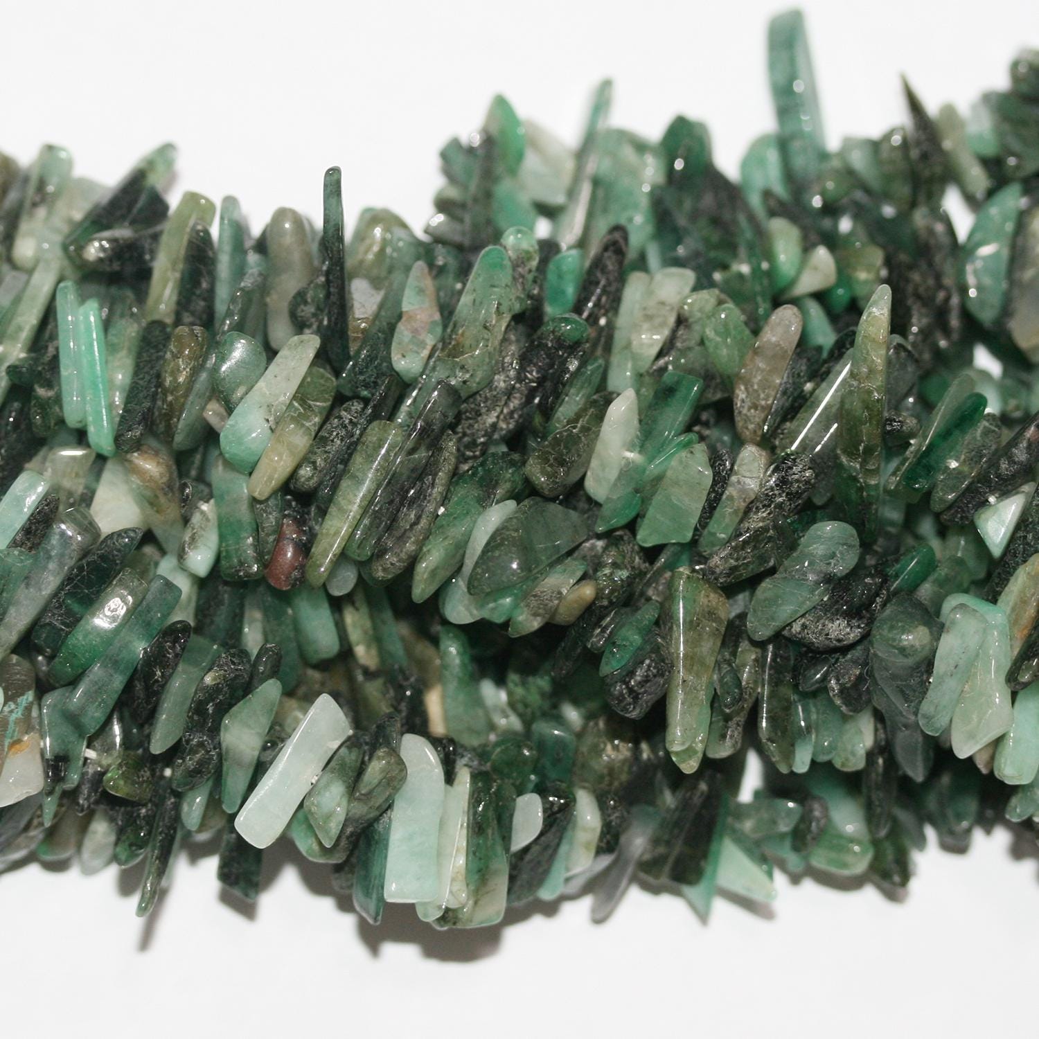17" St Emerald Smooth Chips Cuentas Irregulares 14x3mm.-Aprox.-Hilo 42cm.