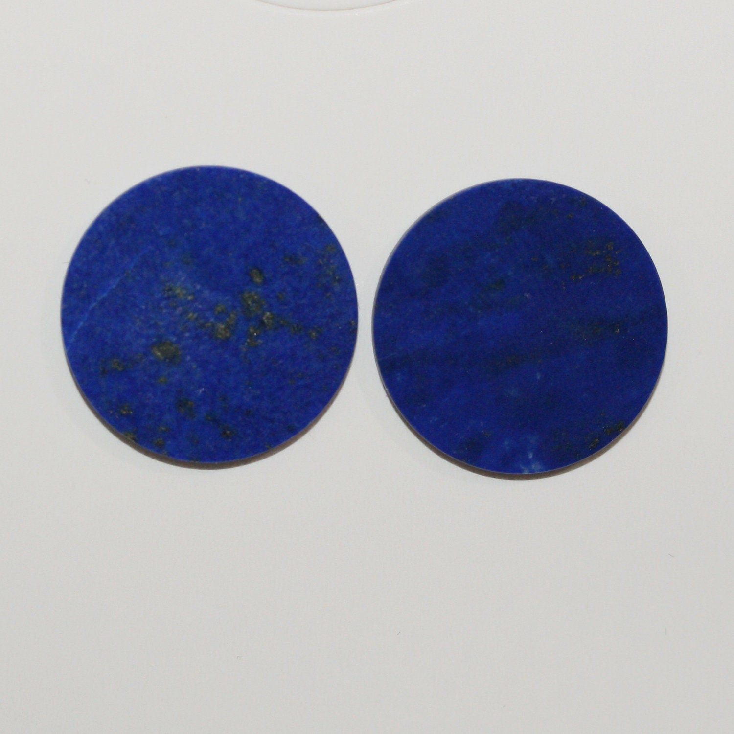 Lote de 2 cabujones redondos de disco plano de lapislázuli de 20 mm. (2 piezas).