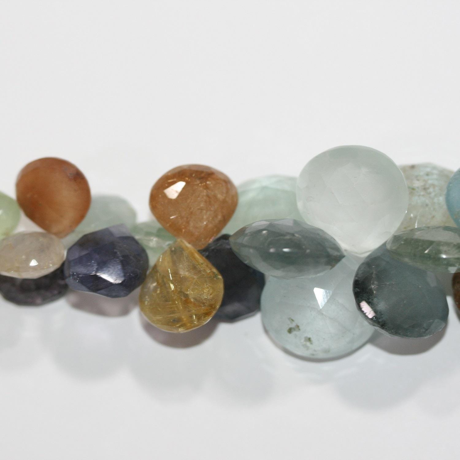 Perles en forme de goutte à facettes dégradées, 8 pouces, multi-pierres, 13-20 mm environ. Longueur du fil : 20 cm. Réf. 12447