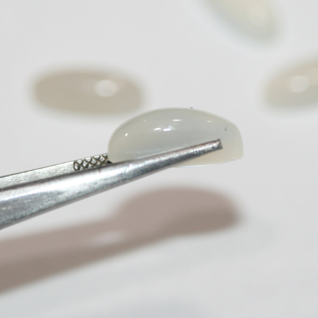 Lote de 4 cabujones de piedra lunar marquesa de 15 x 6 mm. (4 piezas)