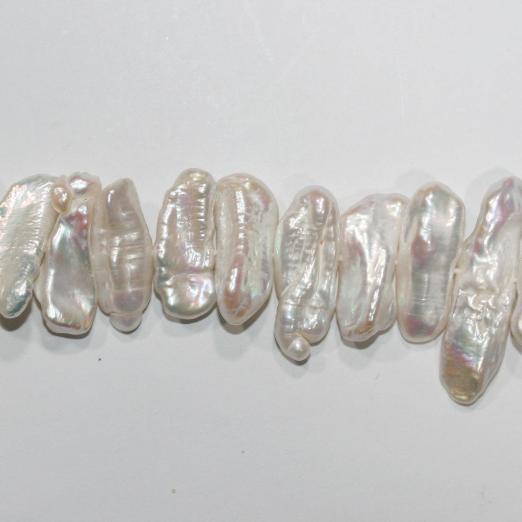 Perles de perles d'eau douce blanches Biwas St 16" (environ 40 cm), 26 x 8 mm. Longueur du fil : 40 cm. Réf. 14778. Perles naturelles à prix de gros.