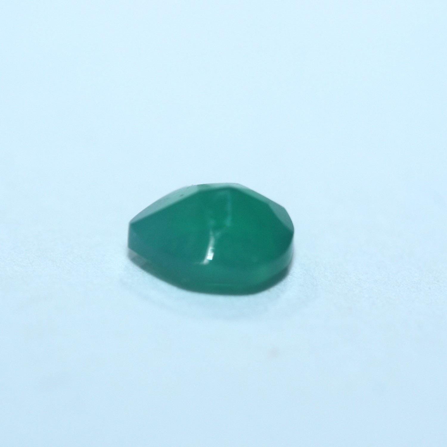 Lot de 25 pierres précieuses en onix vert facettées, 5 x 4 mm. - Vente en gros de pierres taillées de qualité supérieure
