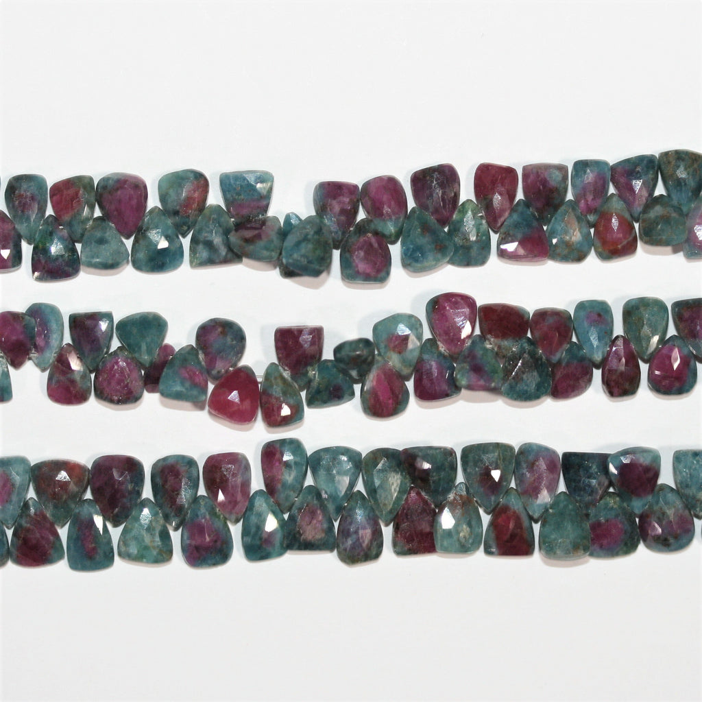 Perles en zoïsite rubis St à facettes en forme de goutte, 8 x 6 mm, brin de 20 cm.
