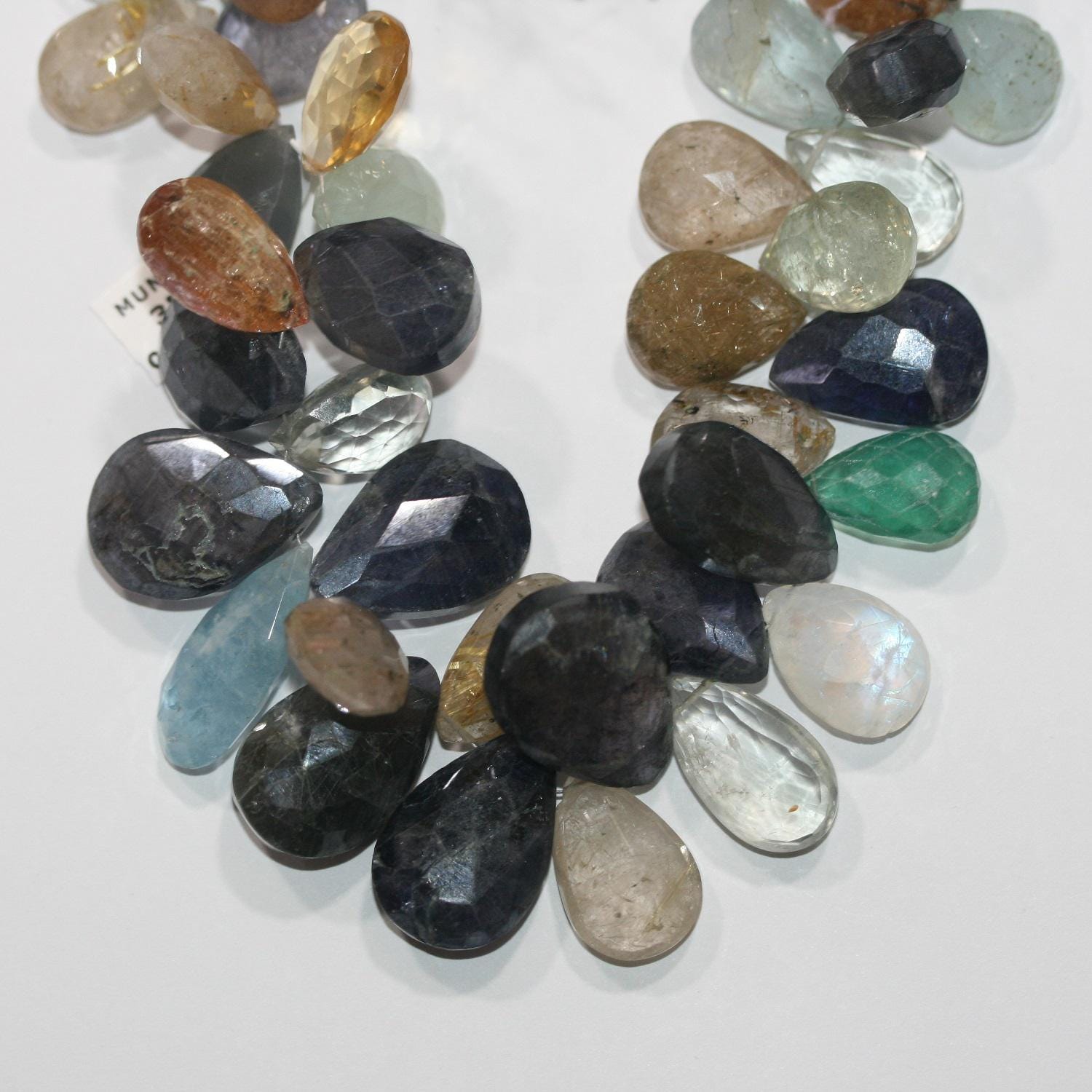 Perles en forme de goutte à facettes dégradées, 8 pouces, multi-pierres, 17 x 11 à 22 x 17 mm. Longueur approximative : 20 cm. Réf. 14101