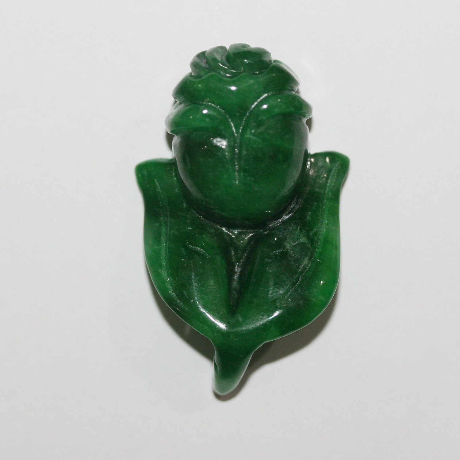 Colgante de jade verde 44x27 mm