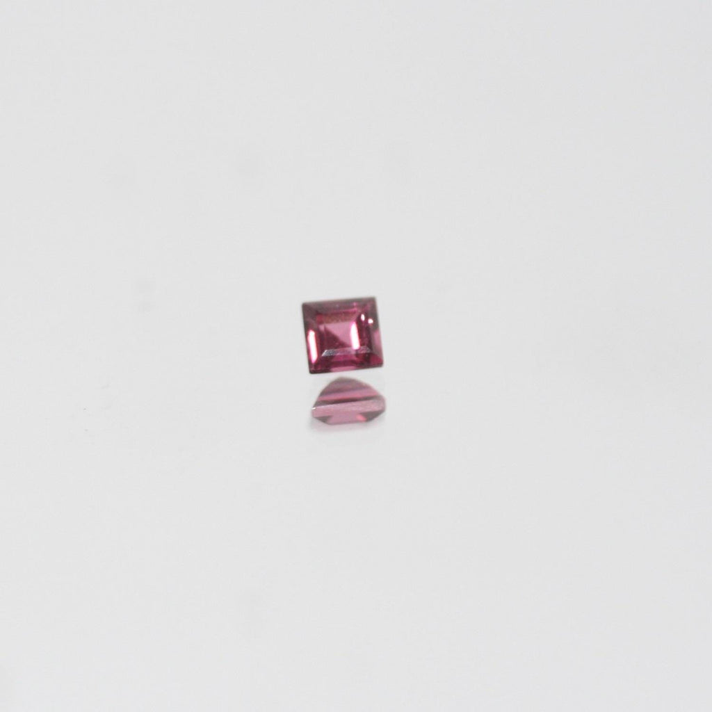 Lot de grenats rhodolites à facettes carrées de 3 mm (5 ct)
