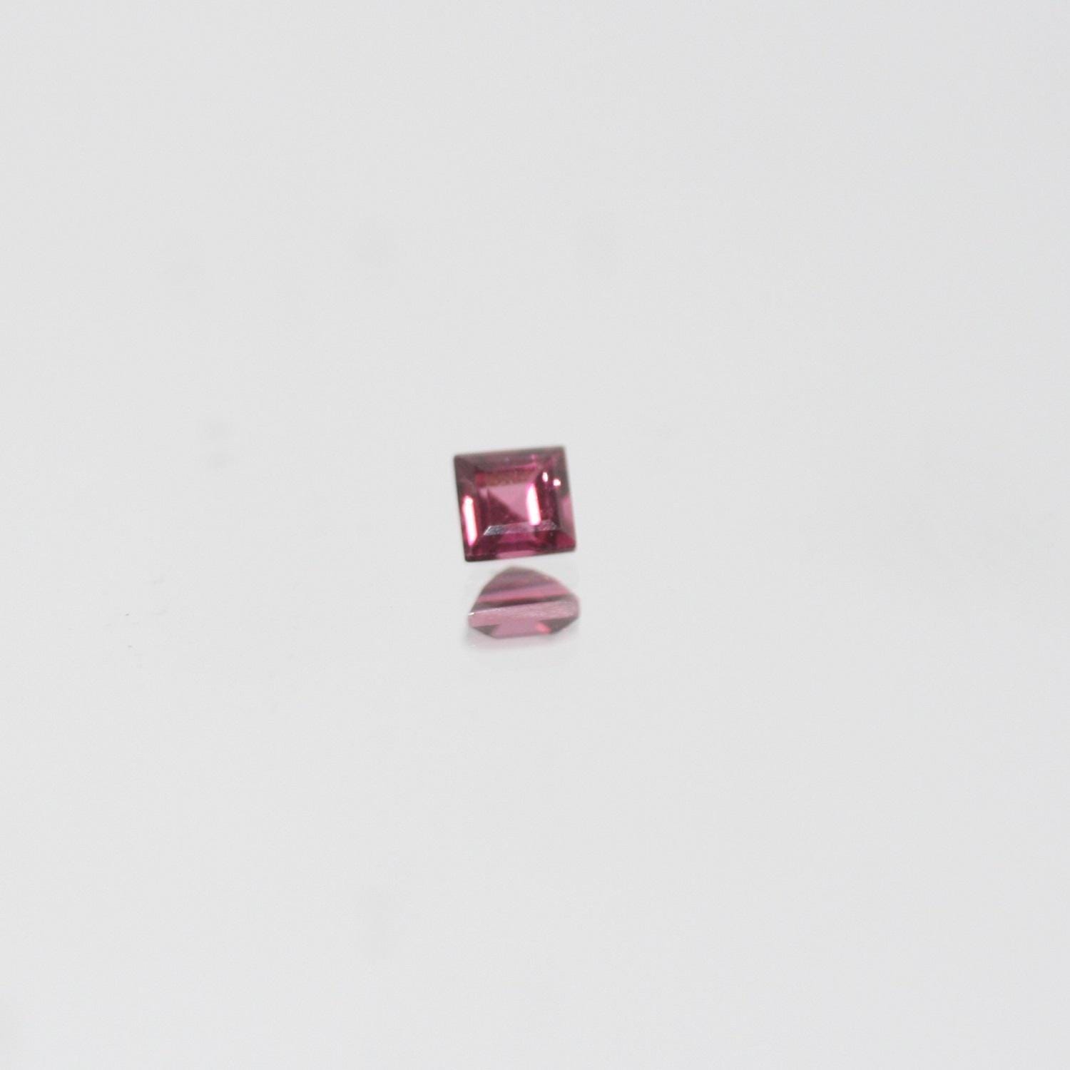 Lot de grenats rhodolites à facettes carrées de 3 mm (5 ct)