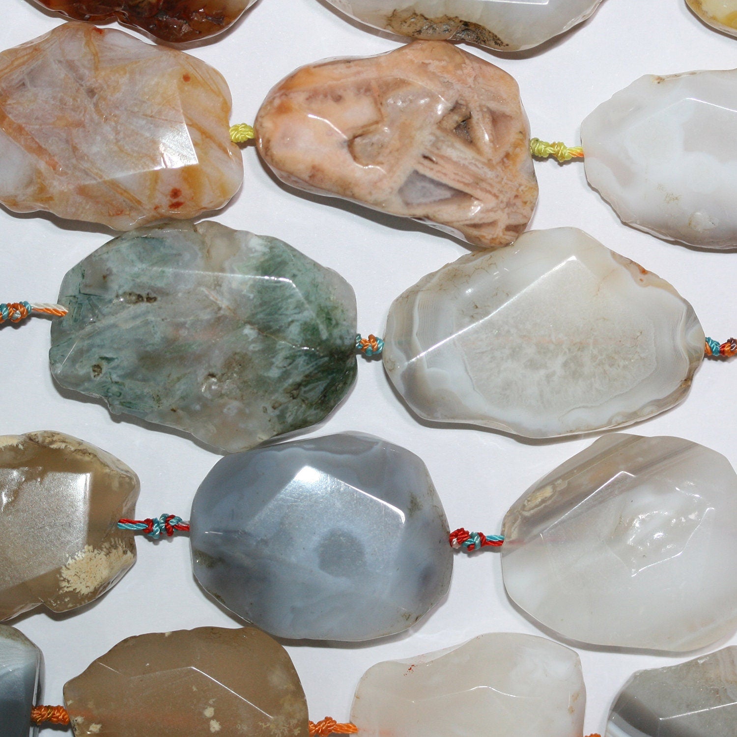 Pépite à facettes St Agata Botswana de 16 pouces (environ 34 x 24 mm) - Longueur du brin : 40 cm