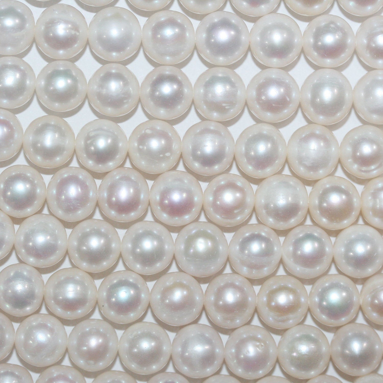 Perles rondes d'eau douce de 40 cm (16 pouces), 9-10 mm, en rang de 40 cm. Perles naturelles à prix de gros.