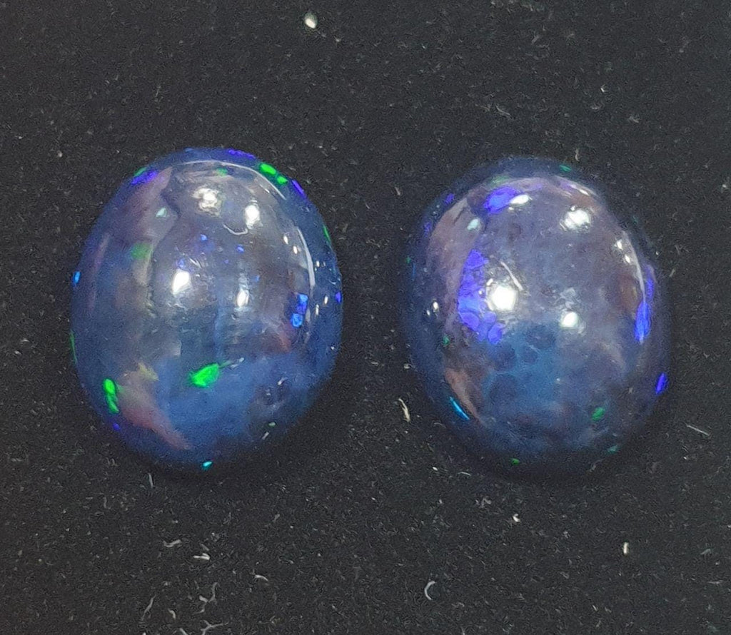 Lote de 1 par de ópalos negros etíopes, cabujón ovalado de 12 x 10 mm (2 unidades), 5,5 cts. Precio al por mayor.