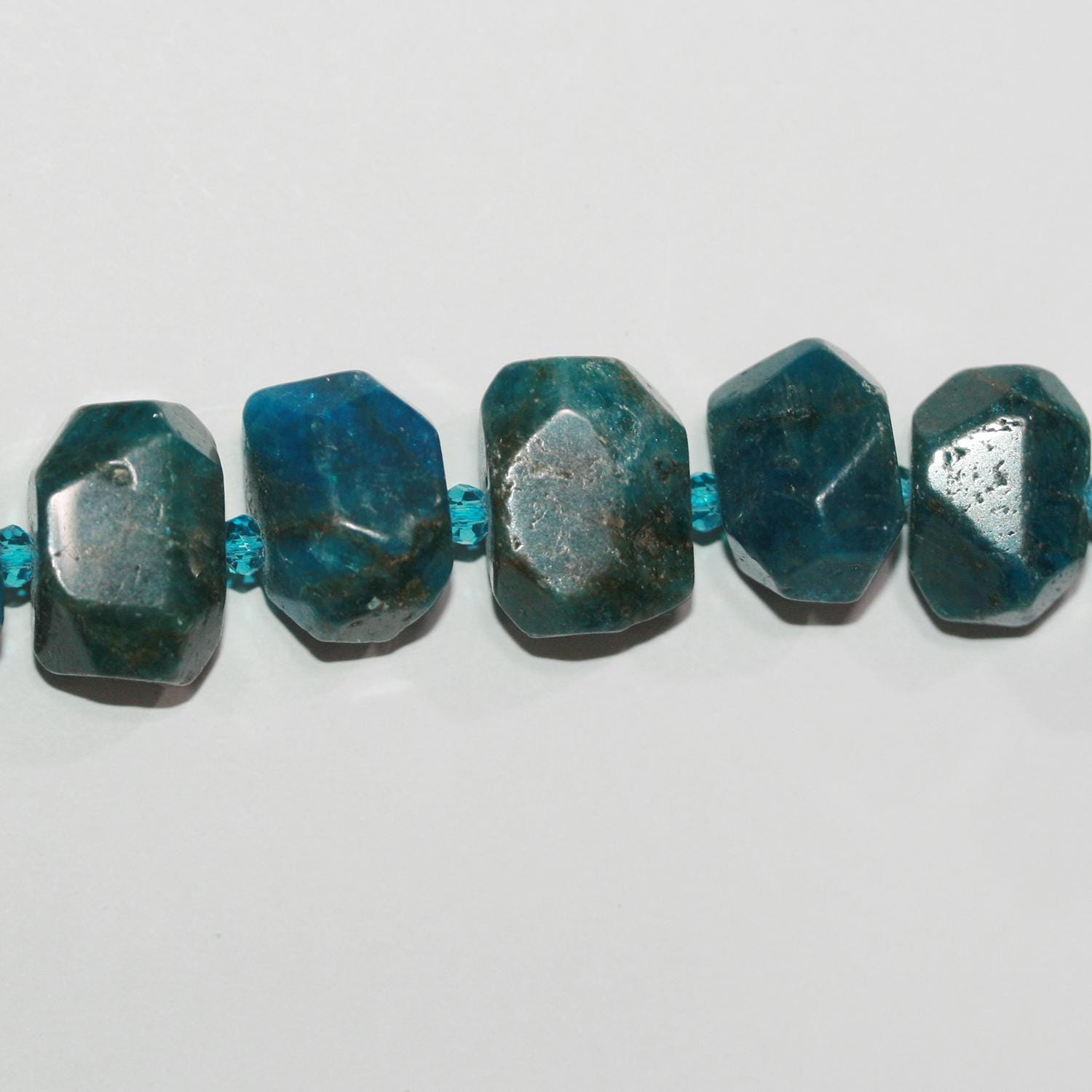 Cuentas facetadas de apatita azul cielo de 16" (16 x 11 mm). Hilo de 40 cm aprox.