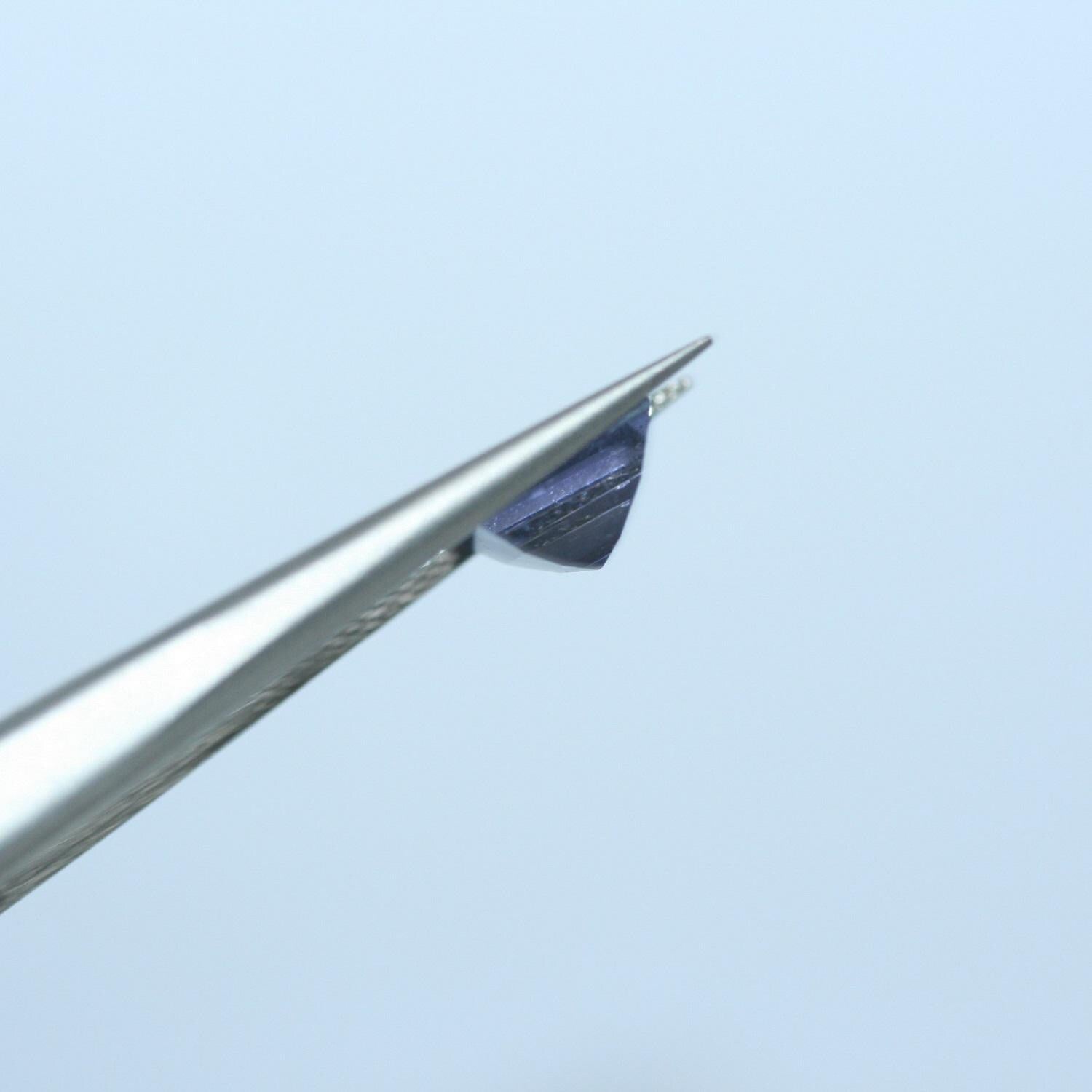 Lot d'iolites carrées à facettes de 8 mm (2 pièces).