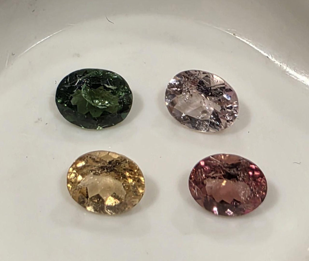 Lote de turmalina multicolor facetada ovalada de 6 x 5 mm (4 piezas) - Paquetes de piedras preciosas - Piedras sueltas precio al por mayor - Gemas naturales