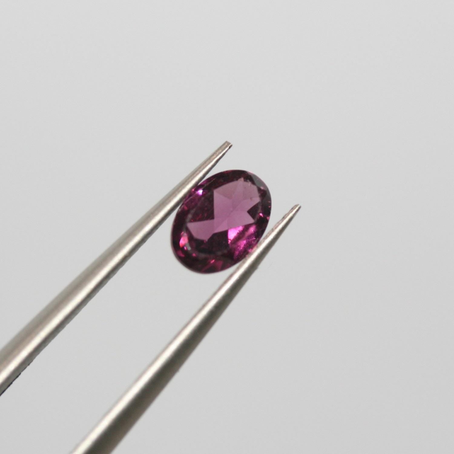 Lot de grenats rodholites ovales à facettes 7x5mm (6 pièces).