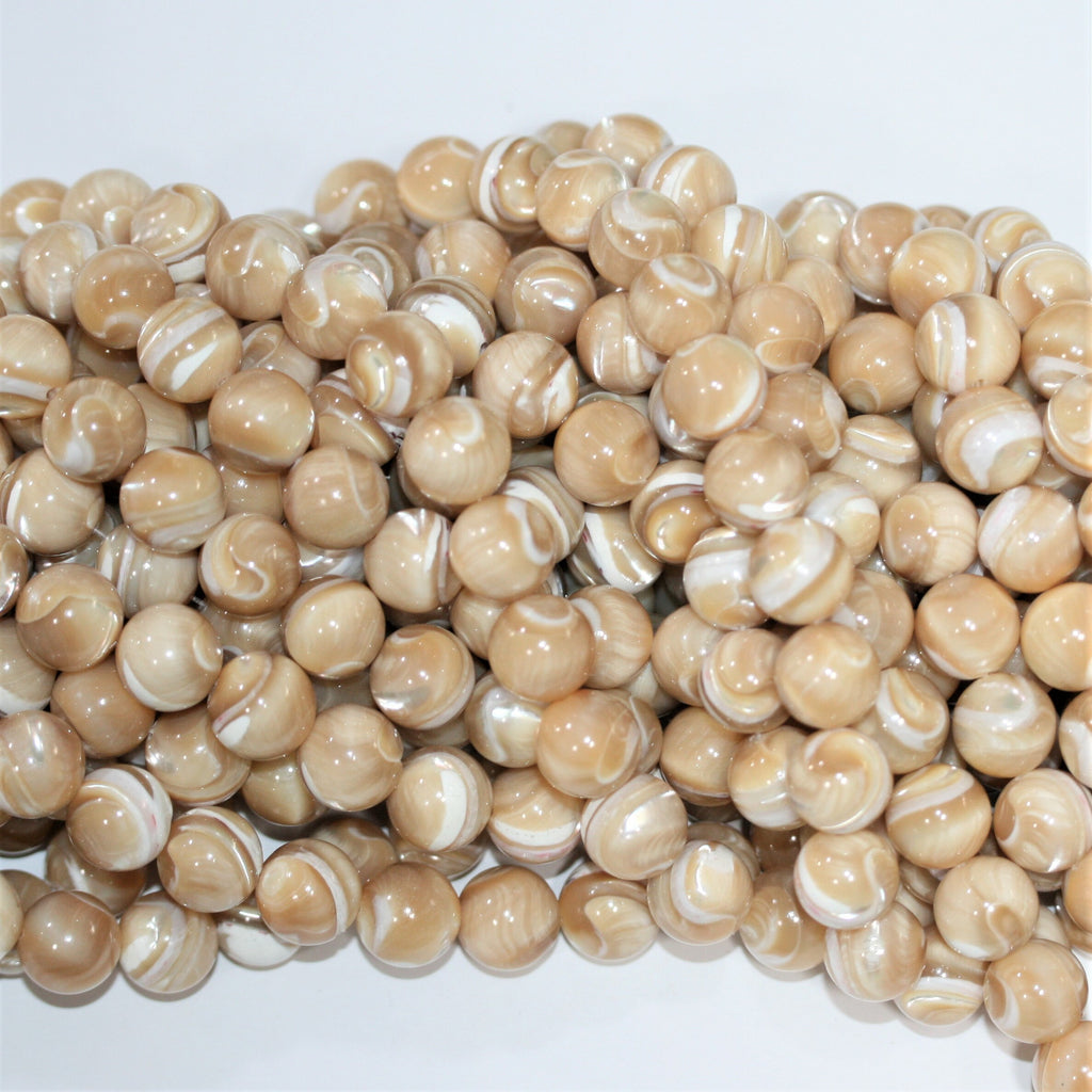 Perles rondes lisses en nacre marron 12 mm - Fil de 40 cm.