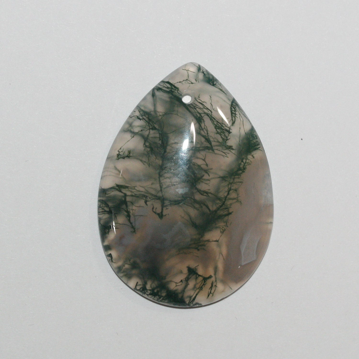 Pendentif goutte lisse en agate mousse, 45 x 32 mm environ (1 pièce).