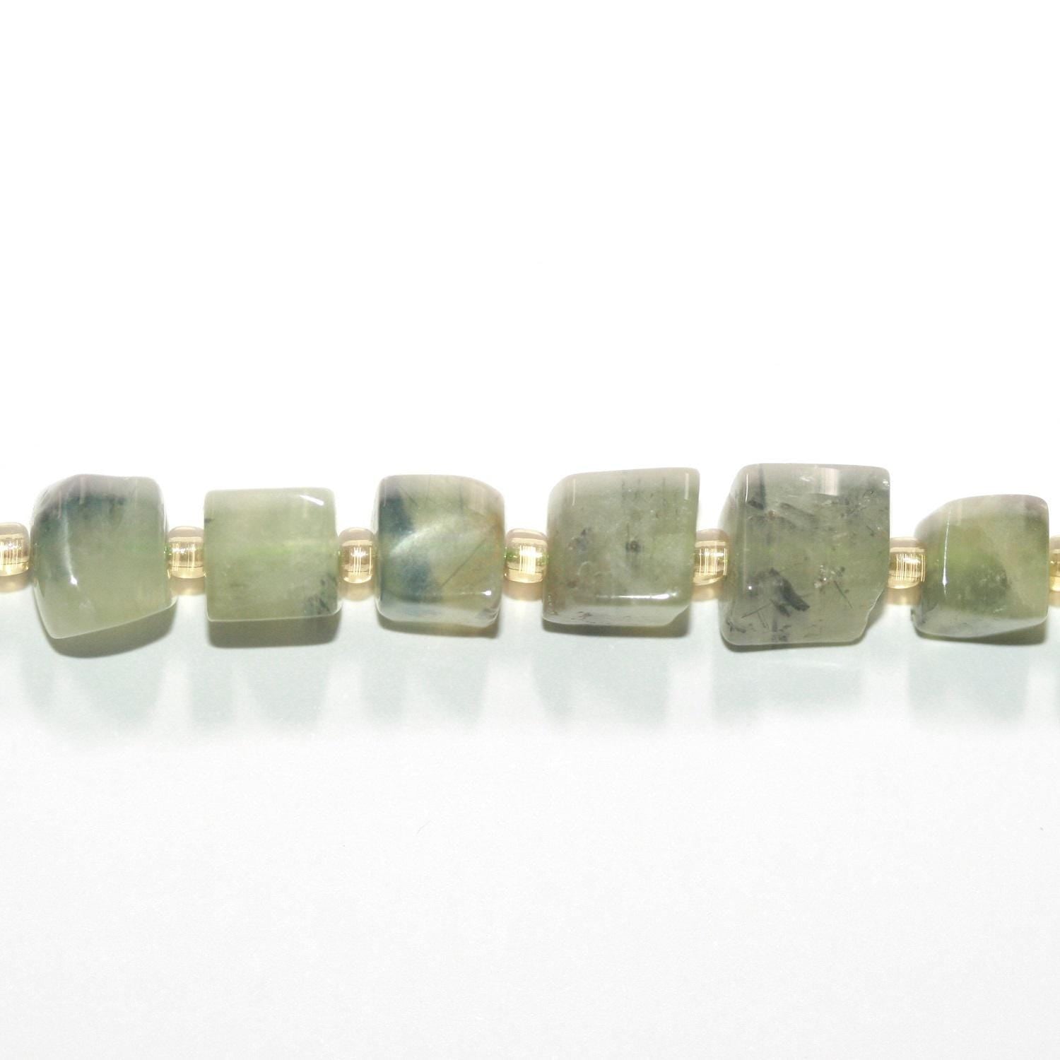 15" St Prehnite Perles Cubes Irrégulières Lisses 7-8mm.- Brin 39cm.