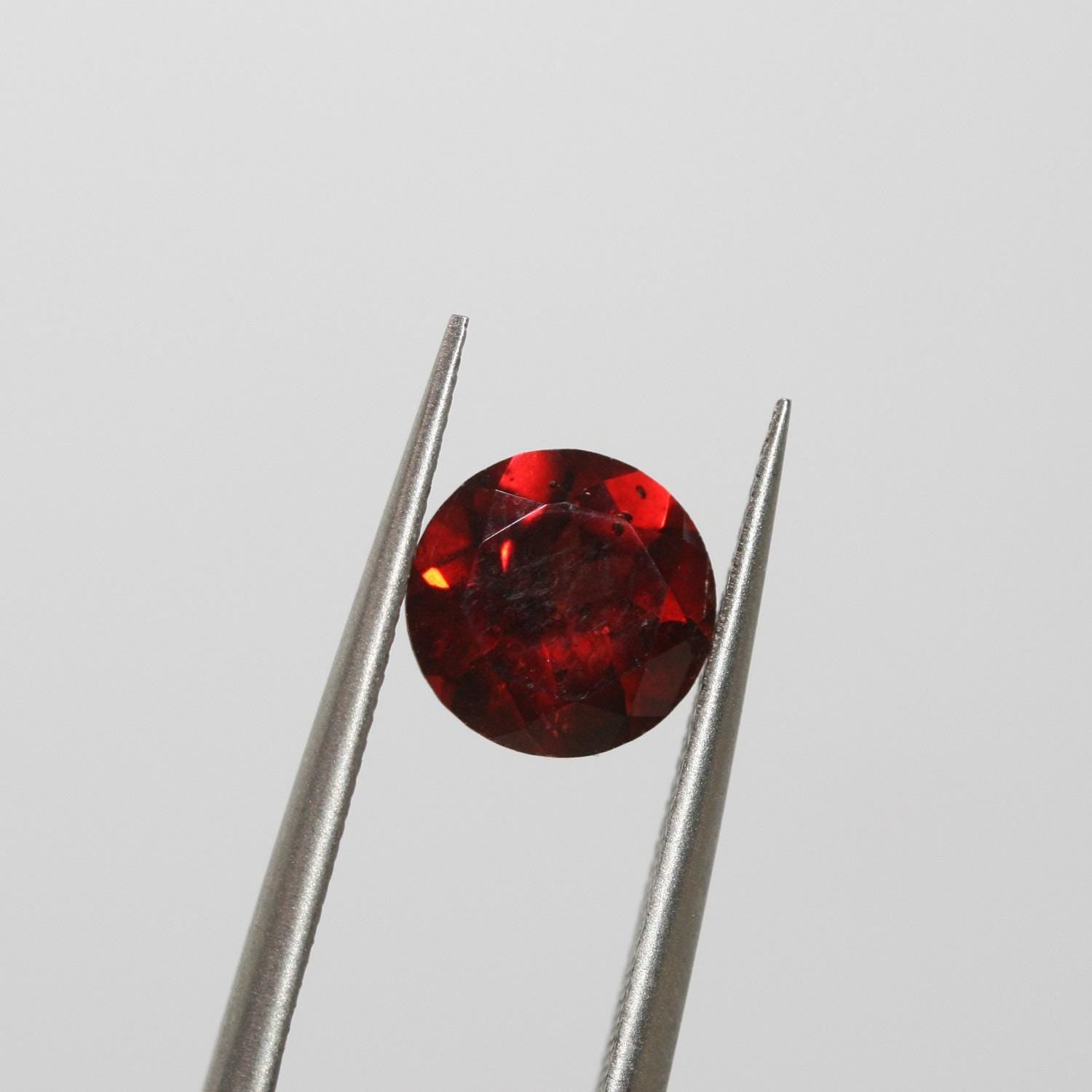 Lote de 2 Granates Facetados Redondos de 8 mm (2 piezas) - Artículo: 631LO