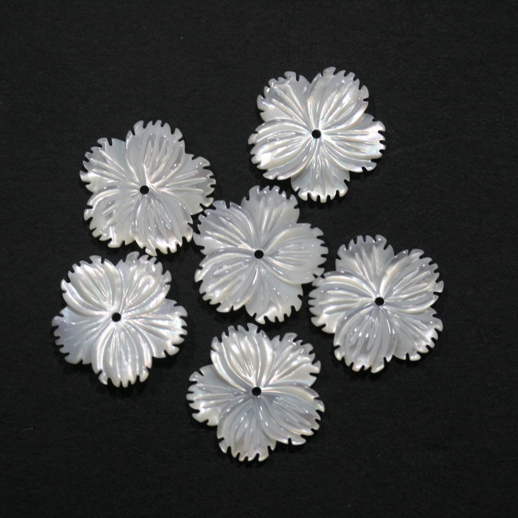 Colgante de nácar flor tallada 15mm.-(3 pares).-Ref.14833